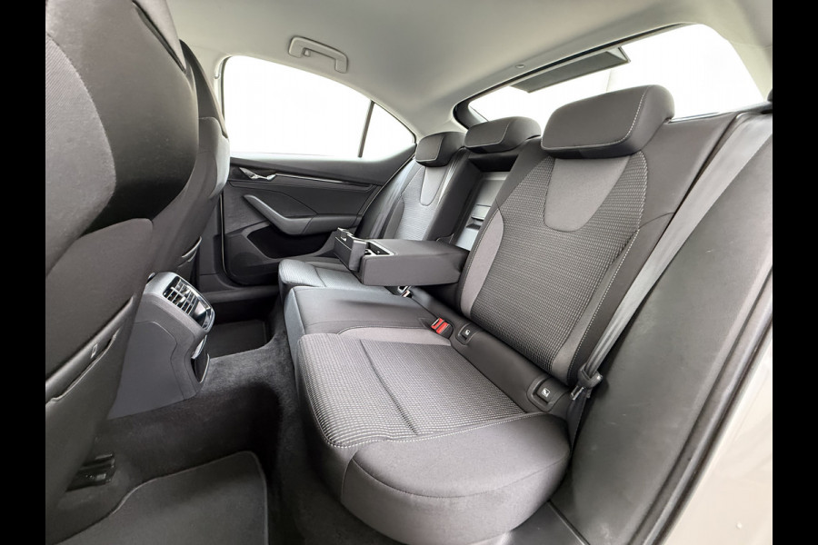 Škoda Octavia 111PK Apple Carplay Android Auto Virtual Cockpit Cruise Control Navi Bluetooth Led Ambition 16"Lmv Autonomous Emergency Braking Airco Isofix DAB Smartlink 1e Eigenaar Origineel Nederlandse Auto