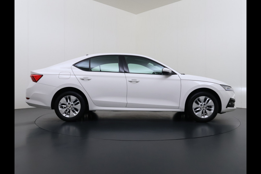 Škoda Octavia 111PK Apple Carplay Android Auto Virtual Cockpit Cruise Control Navi Bluetooth Led Ambition 16"Lmv Autonomous Emergency Braking Airco Isofix DAB Smartlink 1e Eigenaar Origineel Nederlandse Auto