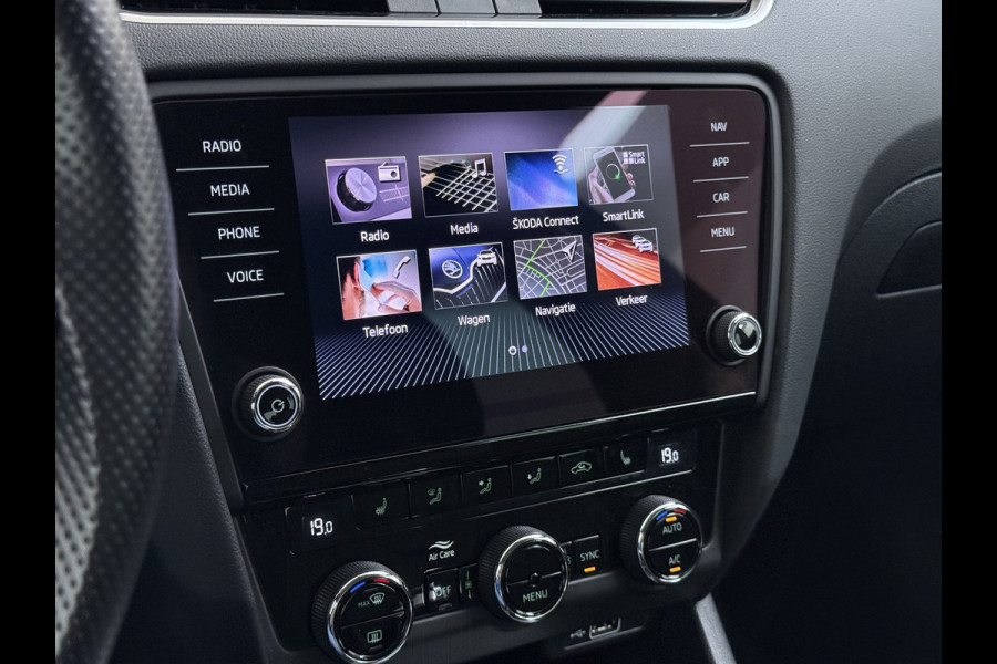 Škoda Octavia 116PK 5Drs Automaat Stoelverwarming Apple Carplay/Android Auto Navi Ecc Bluetooth Cruise Control Pdc Ambition Business Lmv Led Smartlink DSG All Season banden Privacy Glas 1e Eigenaar Dealeronderhouden Origineel Nederlandse Auto