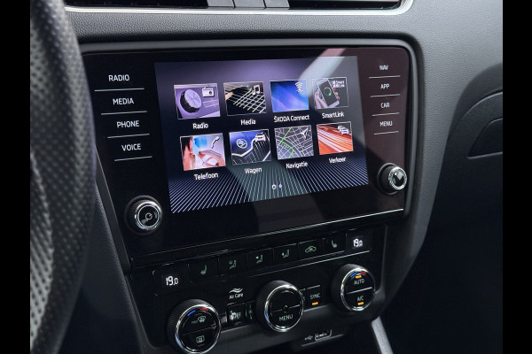 Škoda Octavia 116PK 5Drs Automaat Stoelverwarming Apple Carplay/Android Auto Navi Ecc Bluetooth Cruise Control Pdc Ambition Business Lmv Led Smartlink DSG All Season banden Privacy Glas 1e Eigenaar Dealeronderhouden Origineel Nederlandse Auto