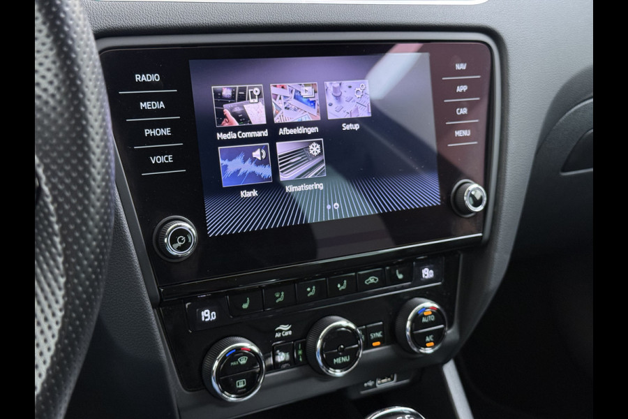 Škoda Octavia 116PK 5Drs Automaat Stoelverwarming Apple Carplay/Android Auto Navi Ecc Bluetooth Cruise Control Pdc Ambition Business Lmv Led Smartlink DSG All Season banden Privacy Glas 1e Eigenaar Dealeronderhouden Origineel Nederlandse Auto
