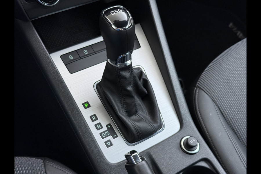 Škoda Octavia 116PK 5Drs Automaat Stoelverwarming Apple Carplay/Android Auto Navi Ecc Bluetooth Cruise Control Pdc Ambition Business Lmv Led Smartlink DSG All Season banden Privacy Glas 1e Eigenaar Dealeronderhouden Origineel Nederlandse Auto
