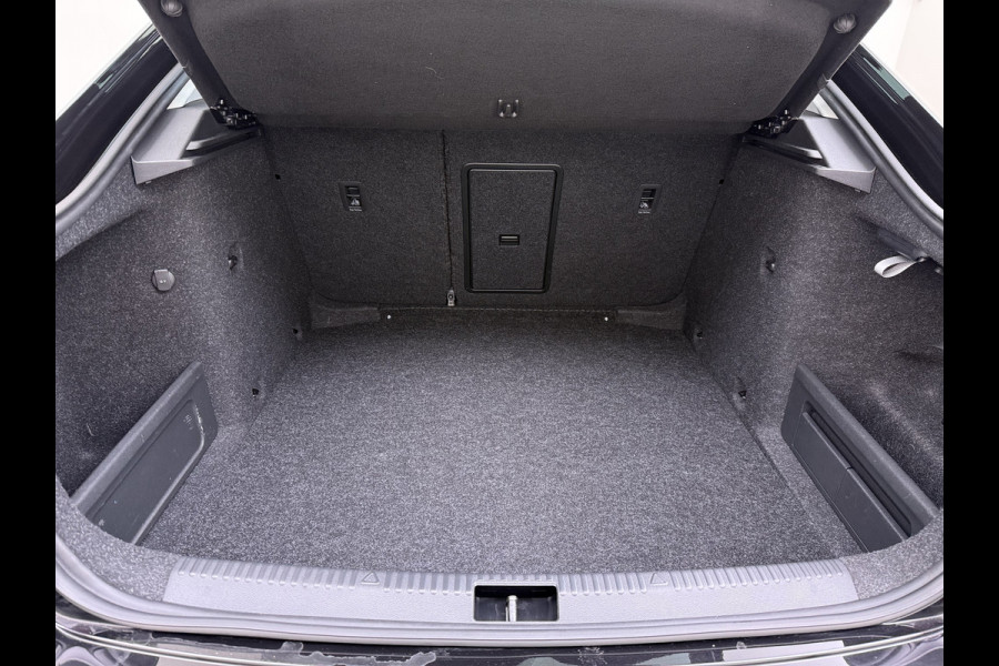 Škoda Octavia 116PK 5Drs Automaat Stoelverwarming Apple Carplay/Android Auto Navi Ecc Bluetooth Cruise Control Pdc Ambition Business Lmv Led Smartlink DSG All Season banden Privacy Glas 1e Eigenaar Dealeronderhouden Origineel Nederlandse Auto