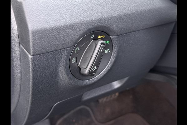 Škoda Octavia 116PK 5Drs Automaat Stoelverwarming Apple Carplay/Android Auto Navi Ecc Bluetooth Cruise Control Pdc Ambition Business Lmv Led Smartlink DSG All Season banden Privacy Glas 1e Eigenaar Dealeronderhouden Origineel Nederlandse Auto