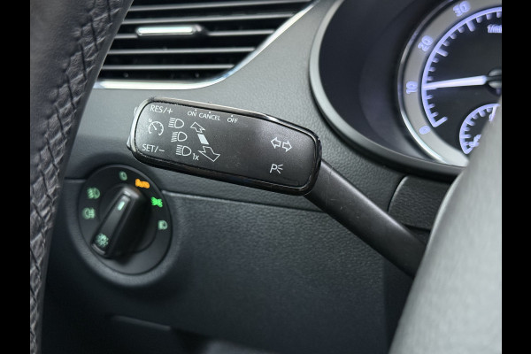 Škoda Octavia 116PK 5Drs Automaat Stoelverwarming Apple Carplay/Android Auto Navi Ecc Bluetooth Cruise Control Pdc Ambition Business Lmv Led Smartlink DSG All Season banden Privacy Glas 1e Eigenaar Dealeronderhouden Origineel Nederlandse Auto