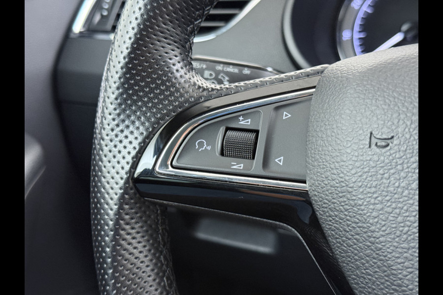 Škoda Octavia 116PK 5Drs Automaat Stoelverwarming Apple Carplay/Android Auto Navi Ecc Bluetooth Cruise Control Pdc Ambition Business Lmv Led Smartlink DSG All Season banden Privacy Glas 1e Eigenaar Dealeronderhouden Origineel Nederlandse Auto