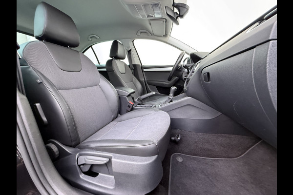 Škoda Octavia 116PK 5Drs Automaat Stoelverwarming Apple Carplay/Android Auto Navi Ecc Bluetooth Cruise Control Pdc Ambition Business Lmv Led Smartlink DSG All Season banden Privacy Glas 1e Eigenaar Dealeronderhouden Origineel Nederlandse Auto