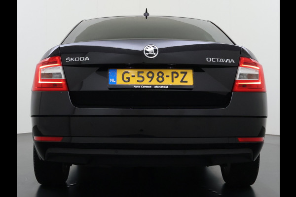Škoda Octavia 116PK 5Drs Automaat Stoelverwarming Apple Carplay/Android Auto Navi Ecc Bluetooth Cruise Control Pdc Ambition Business Lmv Led Smartlink DSG All Season banden Privacy Glas 1e Eigenaar Dealeronderhouden Origineel Nederlandse Auto