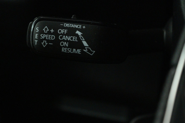 Škoda Karoq 1.5 TSI ACT Sportline Business (PANORAMADAK, TREKHAAK, STOEL/STUUR VERWARMING, CAMERA)