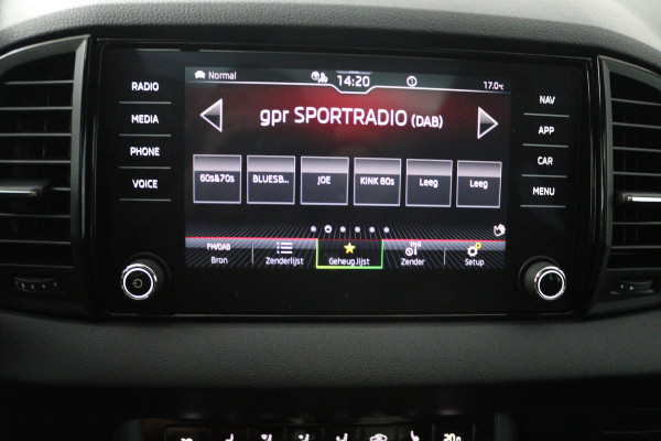 Škoda Karoq 1.5 TSI ACT Sportline Business (PANORAMADAK, TREKHAAK, STOEL/STUUR VERWARMING, CAMERA)