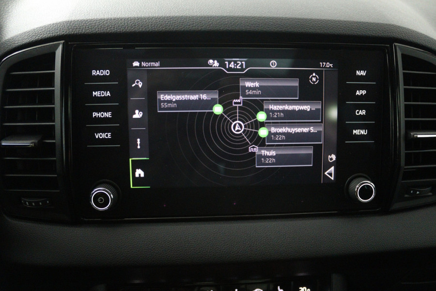 Škoda Karoq 1.5 TSI ACT Sportline Business (PANORAMADAK, TREKHAAK, STOEL/STUUR VERWARMING, CAMERA)