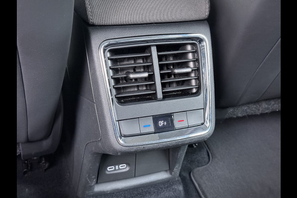 Škoda ENYAQ iV 80 204PK Trekhaak Warmtepomp Stuur+Stoelverwarming 3-Zone Ecc Camera Apple Carplay Android Auto P-Assist SOH 87% Isofix Pdc Lmv Led DAB Cruise Control Rijstrooksensor 1.000KG Trekgewicht Origineel Nederlandse Auto