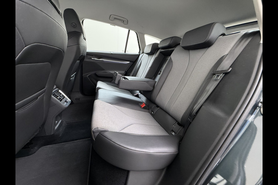 Škoda ENYAQ iV 80 204PK Trekhaak Warmtepomp Stuur+Stoelverwarming 3-Zone Ecc Camera Apple Carplay Android Auto P-Assist SOH 87% Isofix Pdc Lmv Led DAB Cruise Control Rijstrooksensor 1.000KG Trekgewicht Origineel Nederlandse Auto