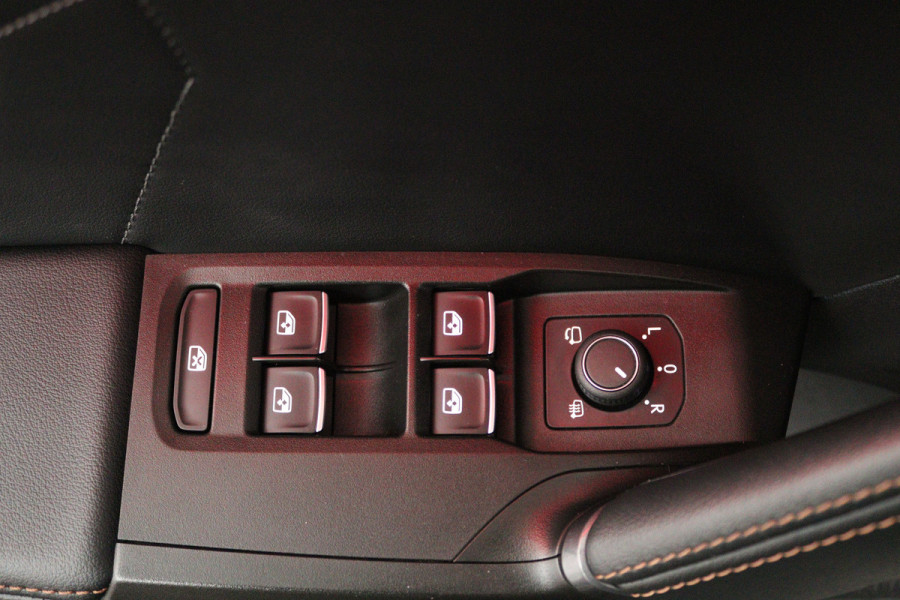 CUPRA Formentor 1.5 TSI Business Edition (PANORAMADAK, STOEL/STUUR VERWARMING, CAMERA)