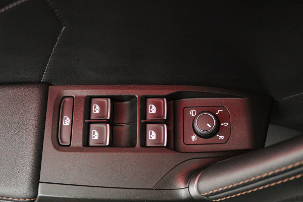 CUPRA Formentor 1.5 TSI Business Edition (PANORAMADAK, STOEL/STUUR VERWARMING, CAMERA)