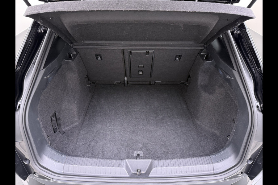 Volkswagen ID.4 First 82kWh 204PK SOH 90% Trekhaak Warmtepomp Lmv 20" Adap.Cruise Stoel+Stuurverwarming Camera Navi Android Auto Apple Carplay S Privacy Glas Isofix Led Rijstrooksensor 1.000KG Trekgewicht 1e Eigenaar Origineel Nederlandse Auto
