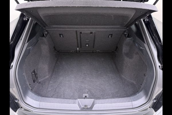 Volkswagen ID.4 First 82kWh 204PK SOH 90% Trekhaak Warmtepomp Lmv 20" Adap.Cruise Stoel+Stuurverwarming Camera Navi Android Auto Apple Carplay S Privacy Glas Isofix Led Rijstrooksensor 1.000KG Trekgewicht 1e Eigenaar Origineel Nederlandse Auto