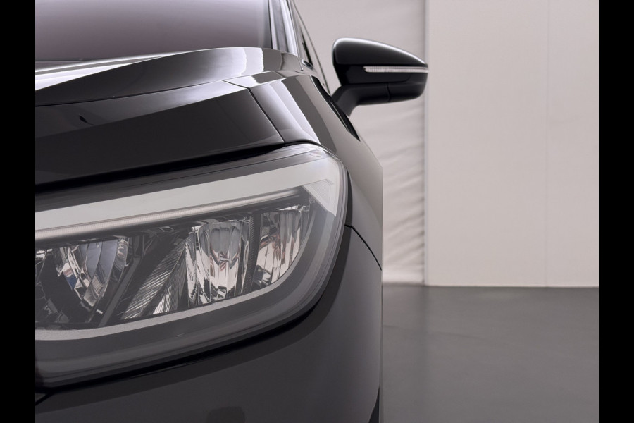 Volkswagen ID.4 First 82kWh 204PK SOH 90% Trekhaak Warmtepomp Lmv 20" Adap.Cruise Stoel+Stuurverwarming Camera Navi Android Auto Apple Carplay S Privacy Glas Isofix Led Rijstrooksensor 1.000KG Trekgewicht 1e Eigenaar Origineel Nederlandse Auto