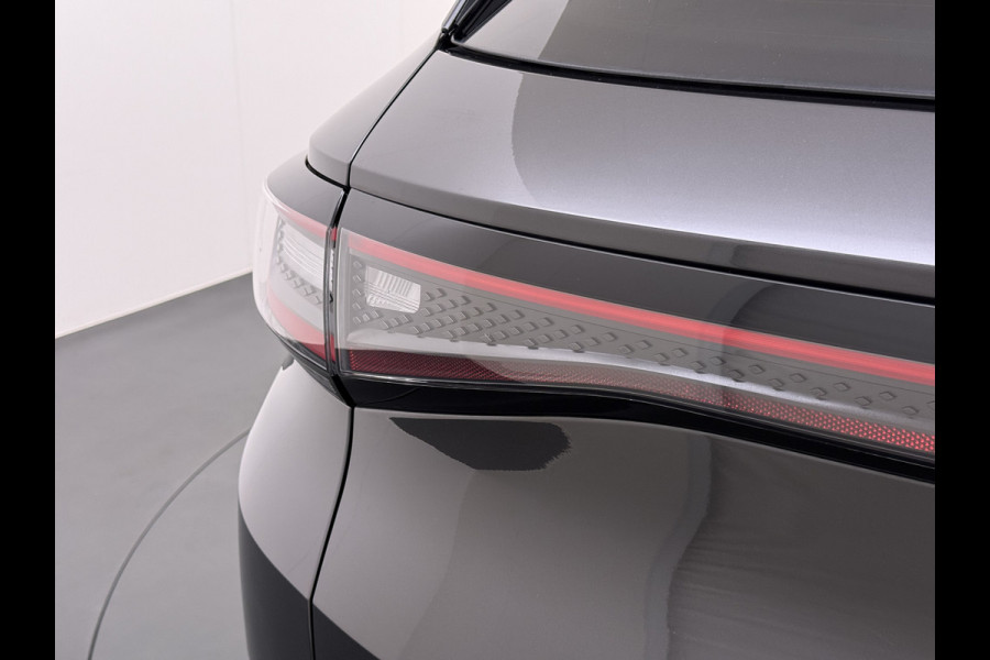 Volkswagen ID.4 First 82kWh 204PK SOH 90% Trekhaak Warmtepomp Lmv 20" Adap.Cruise Stoel+Stuurverwarming Camera Navi Android Auto Apple Carplay S Privacy Glas Isofix Led Rijstrooksensor 1.000KG Trekgewicht 1e Eigenaar Origineel Nederlandse Auto