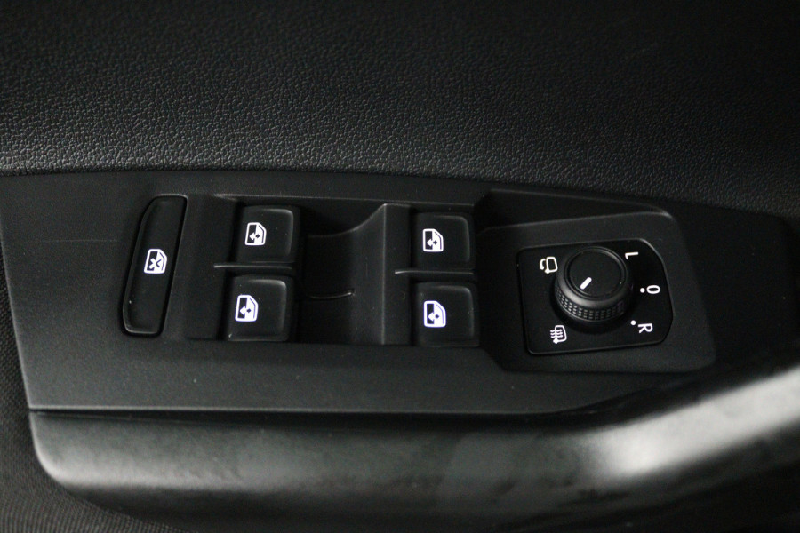 Volkswagen Polo 1.0 TSI Life Business (TREKHAAK, STOELVERWARMING, CRUISE CONTROL ADAPTIEF, DIGITALE COCKPIT)