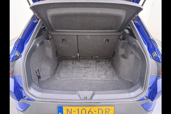 Volkswagen ID.4 82kWh 204PK 90%SOH Trekhaak Adap.Cruise Stoelverwarming Apple Carplay Android Auto Navi Ecc Pdc Privacy Glas Led Isofix DAB Bluetooth All Seasonbanden Voorruitverwarming Wifi 1.000KG Trekgewicht 1e Eigenaar Origineel Nederlandse Auto
