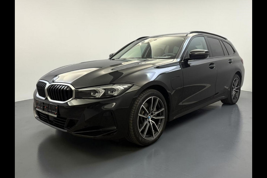 BMW 3 Serie Touring 330e ** LED. NAVI+, LEDER, TREKH, SPORTST, ACC, KEYLESS, ALARM, 18-inch LMV ** 1e EIG - UNFALLFREI ** ** INFORMEER OOK NAAR ONZE AANTREKKELIJKE FINANCIAL-LEASE TARIEVEN **