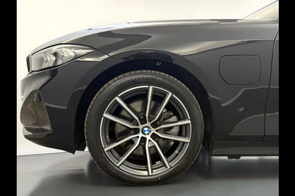 BMW 3 Serie Touring 330e ** LED. NAVI+, LEDER, TREKH, SPORTST, ACC, KEYLESS, ALARM, 18-inch LMV ** 1e EIG - UNFALLFREI ** ** INFORMEER OOK NAAR ONZE AANTREKKELIJKE FINANCIAL-LEASE TARIEVEN **