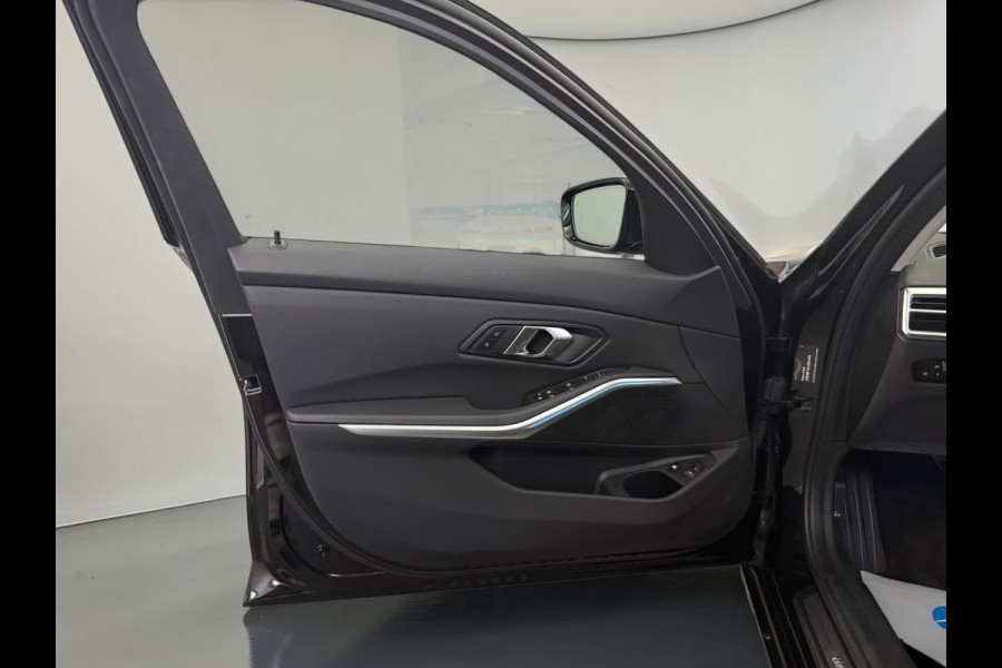 BMW 3 Serie Touring 330e ** LED. NAVI+, LEDER, TREKH, SPORTST, ACC, KEYLESS, ALARM, 18-inch LMV ** 1e EIG - UNFALLFREI ** ** INFORMEER OOK NAAR ONZE AANTREKKELIJKE FINANCIAL-LEASE TARIEVEN **
