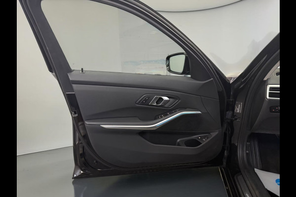 BMW 3 Serie Touring 330e ** LED. NAVI+, LEDER, TREKH, SPORTST, ACC, KEYLESS, ALARM, 18-inch LMV ** 1e EIG - UNFALLFREI ** ** INFORMEER OOK NAAR ONZE AANTREKKELIJKE FINANCIAL-LEASE TARIEVEN **