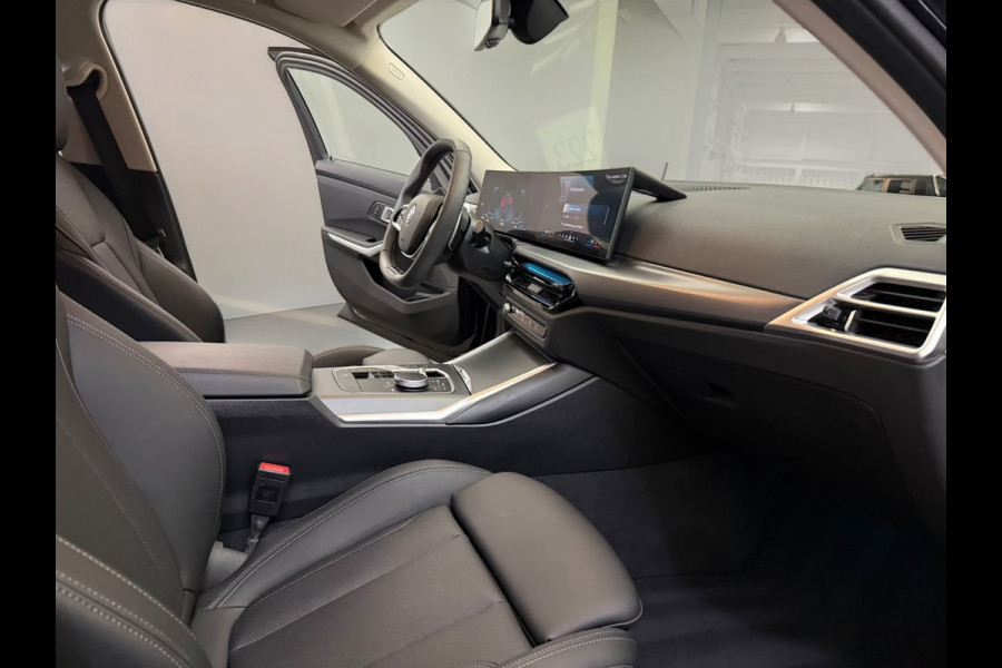 BMW 3 Serie Touring 330e ** LED. NAVI+, LEDER, TREKH, SPORTST, ACC, KEYLESS, ALARM, 18-inch LMV ** 1e EIG - UNFALLFREI ** ** INFORMEER OOK NAAR ONZE AANTREKKELIJKE FINANCIAL-LEASE TARIEVEN **
