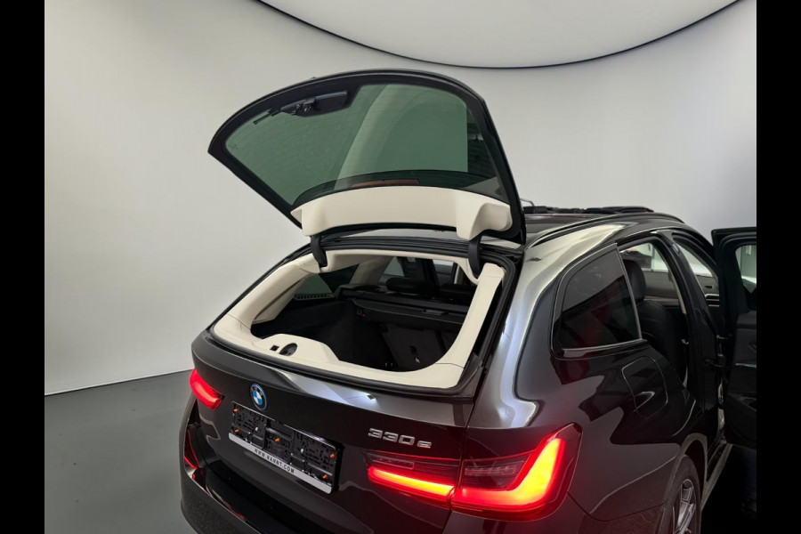 BMW 3 Serie Touring 330e ** LED. NAVI+, LEDER, TREKH, SPORTST, ACC, KEYLESS, ALARM, 18-inch LMV ** 1e EIG - UNFALLFREI ** ** INFORMEER OOK NAAR ONZE AANTREKKELIJKE FINANCIAL-LEASE TARIEVEN **