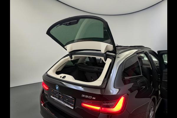 BMW 3 Serie Touring 330e ** LED. NAVI+, LEDER, TREKH, SPORTST, ACC, KEYLESS, ALARM, 18-inch LMV ** 1e EIG - UNFALLFREI ** ** INFORMEER OOK NAAR ONZE AANTREKKELIJKE FINANCIAL-LEASE TARIEVEN **