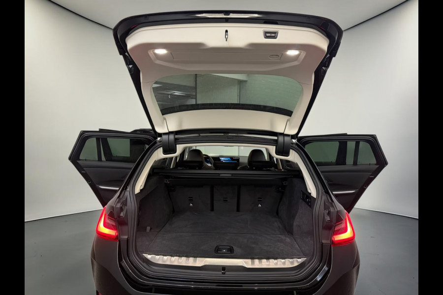 BMW 3 Serie Touring 330e ** LED. NAVI+, LEDER, TREKH, SPORTST, ACC, KEYLESS, ALARM, 18-inch LMV ** 1e EIG - UNFALLFREI ** ** INFORMEER OOK NAAR ONZE AANTREKKELIJKE FINANCIAL-LEASE TARIEVEN **