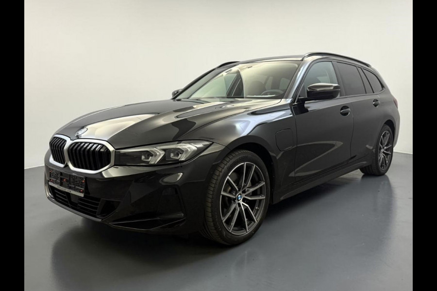 BMW 3 Serie Touring 330e ** LED. NAVI+, LEDER, TREKH, SPORTST, ACC, KEYLESS, ALARM, 18-inch LMV ** 1e EIG - UNFALLFREI ** ** INFORMEER OOK NAAR ONZE AANTREKKELIJKE FINANCIAL-LEASE TARIEVEN **