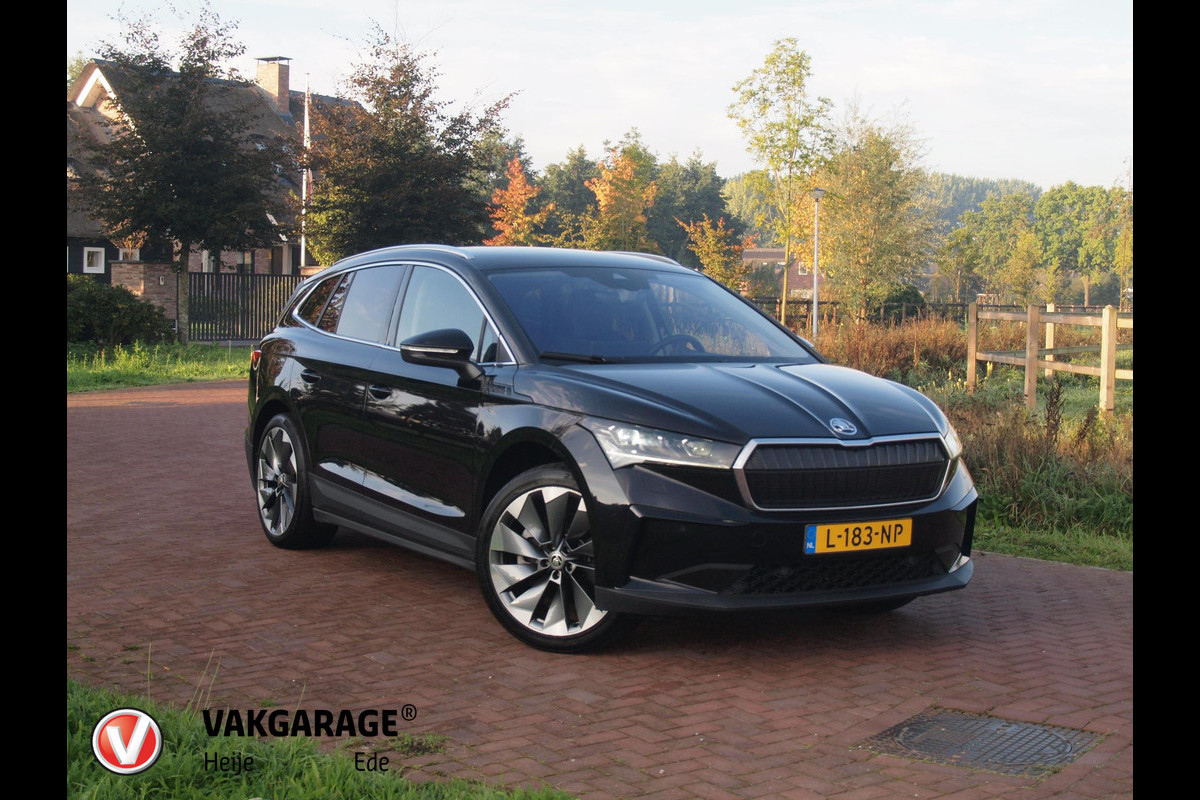 Škoda ENYAQ iV 80 First Edition | SOH 90% | Camera | Trekhaak | Warmtepomp | Sfeerverlichting | Leer | ACC | NL-Auto |
