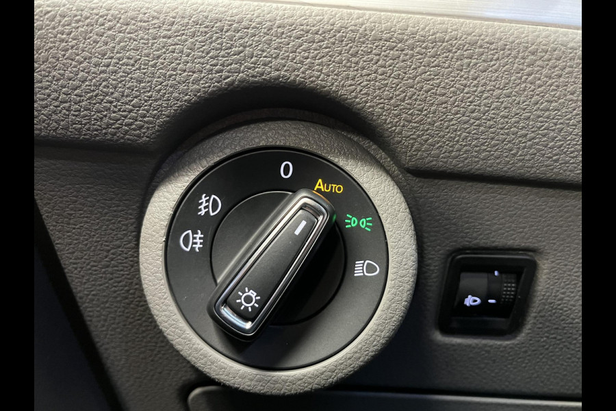 Volkswagen Transporter 2.0 TDI L2H1 Dubbele Cabine Highline Automaat Airco Cruise Control Apple Carplay/Android Auto Trekhaak Parkeersensoren