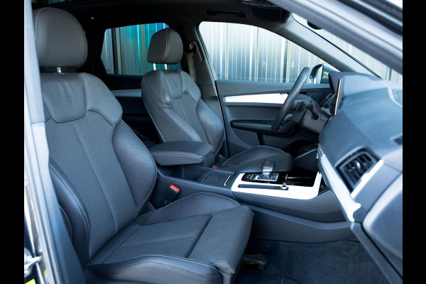 Audi Q5 50 TFSI e S edition | Facelift | Black optic | Panoramadak | Trekhaak | Adaptive cruise control | Camera