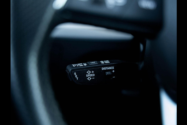 Audi Q5 50 TFSI e S edition | Facelift | Black optic | Panoramadak | Trekhaak | Adaptive cruise control | Camera