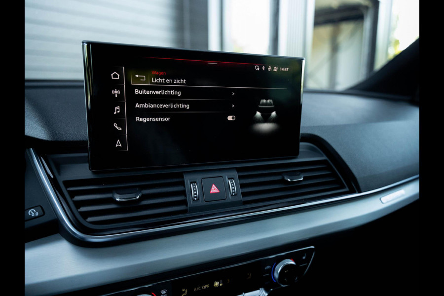 Audi Q5 50 TFSI e S edition | Facelift | Black optic | Panoramadak | Trekhaak | Adaptive cruise control | Camera