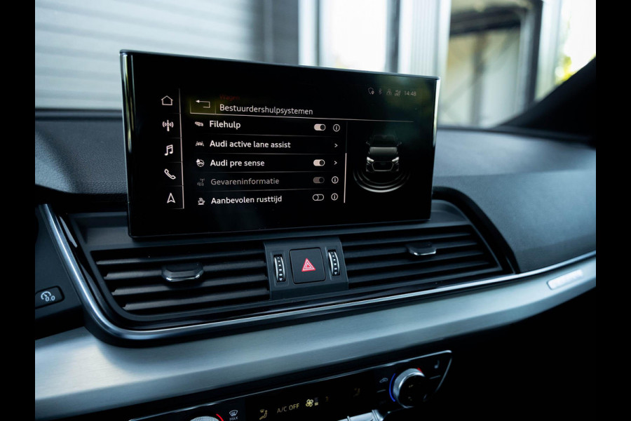 Audi Q5 50 TFSI e S edition | Facelift | Black optic | Panoramadak | Trekhaak | Adaptive cruise control | Camera