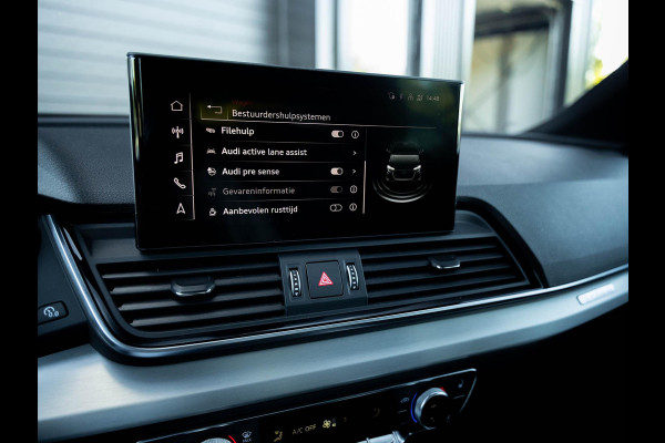 Audi Q5 50 TFSI e S edition | Facelift | Black optic | Panoramadak | Trekhaak | Adaptive cruise control | Camera
