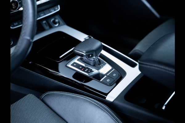 Audi Q5 50 TFSI e S edition | Facelift | Black optic | Panoramadak | Trekhaak | Adaptive cruise control | Camera