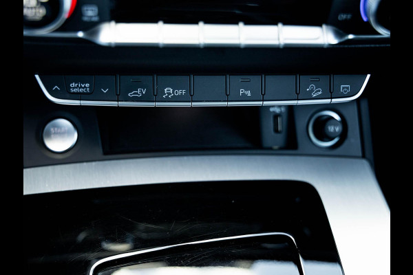 Audi Q5 50 TFSI e S edition | Facelift | Black optic | Panoramadak | Trekhaak | Adaptive cruise control | Camera