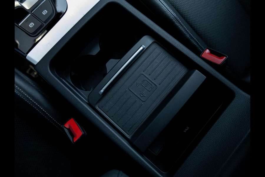 Audi Q5 50 TFSI e S edition | Facelift | Black optic | Panoramadak | Trekhaak | Adaptive cruise control | Camera