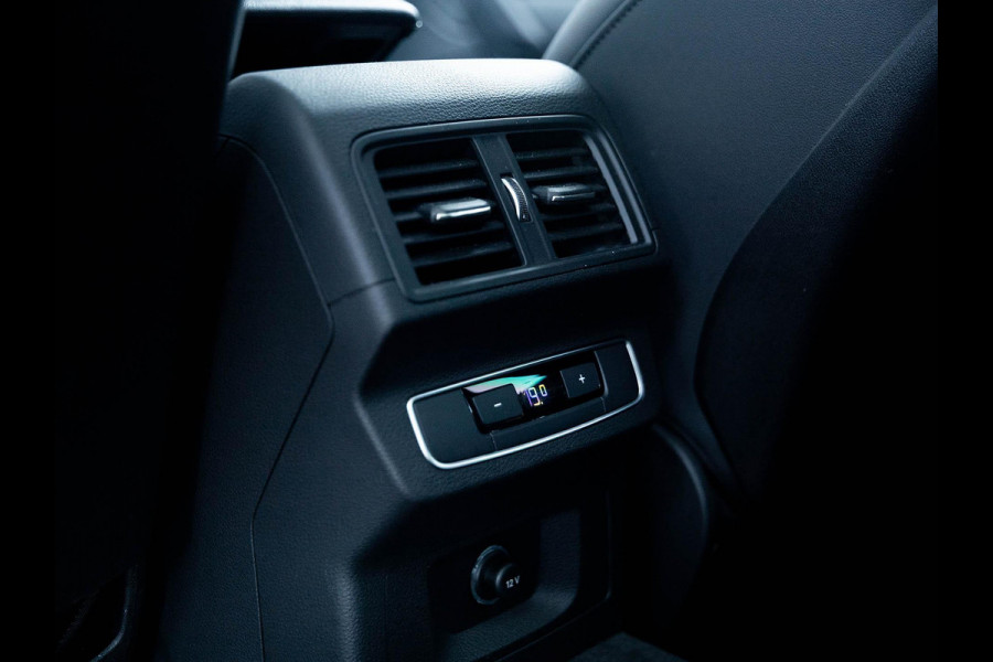 Audi Q5 50 TFSI e S edition | Facelift | Black optic | Panoramadak | Trekhaak | Adaptive cruise control | Camera
