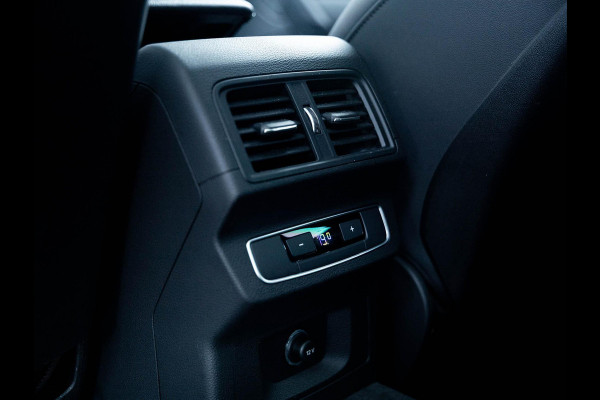 Audi Q5 50 TFSI e S edition | Facelift | Black optic | Panoramadak | Trekhaak | Adaptive cruise control | Camera