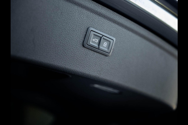 Audi Q5 50 TFSI e S edition | Facelift | Black optic | Panoramadak | Trekhaak | Adaptive cruise control | Camera