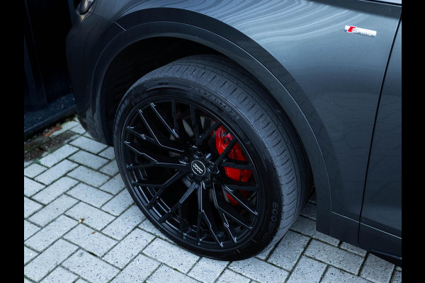 Audi Q5 50 TFSI e S edition | Facelift | Black optic | Panoramadak | Trekhaak | Adaptive cruise control | Camera