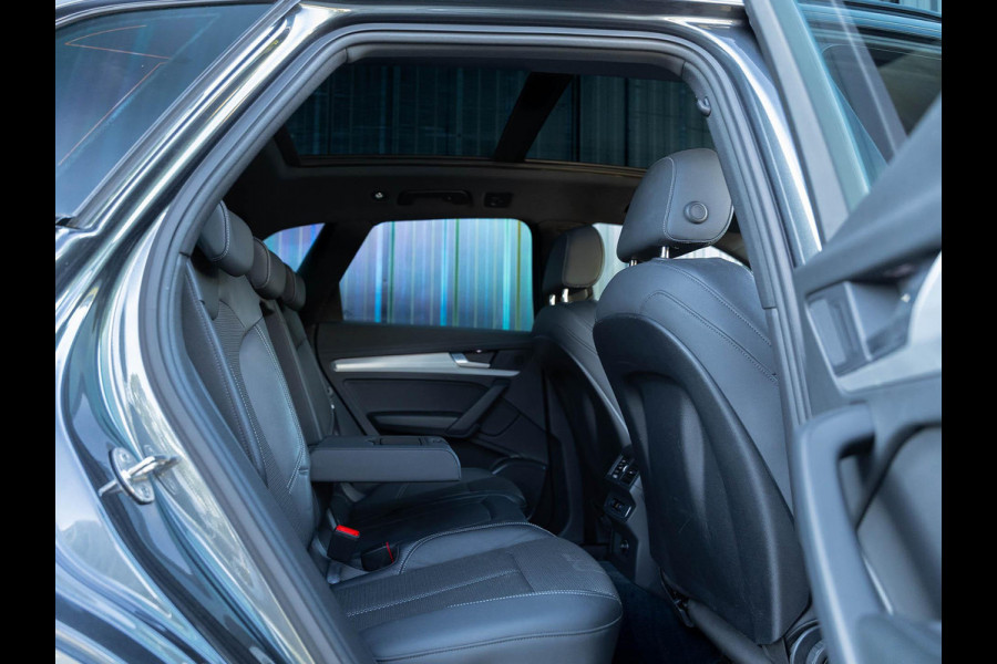 Audi Q5 50 TFSI e S edition | Facelift | Black optic | Panoramadak | Trekhaak | Adaptive cruise control | Camera