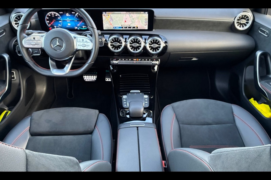Mercedes-Benz A-Klasse 250e AMG ** NIGHT, MBUX+, PANO, TREKH, HuD, 2-Zone CLIMA, 19-inch LMV,  ** 1e EIG - UNFALLFREI ** ** INFORMEER OOK NAAR ONZE AANTREKKELIJKE FINANCIAL-LEASE TARIEVEN **